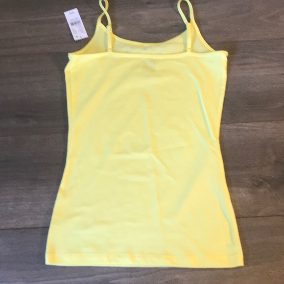 💕🏝Bundle! Shorts, two tanks and earrings! 😍 - Picture 7 of 8